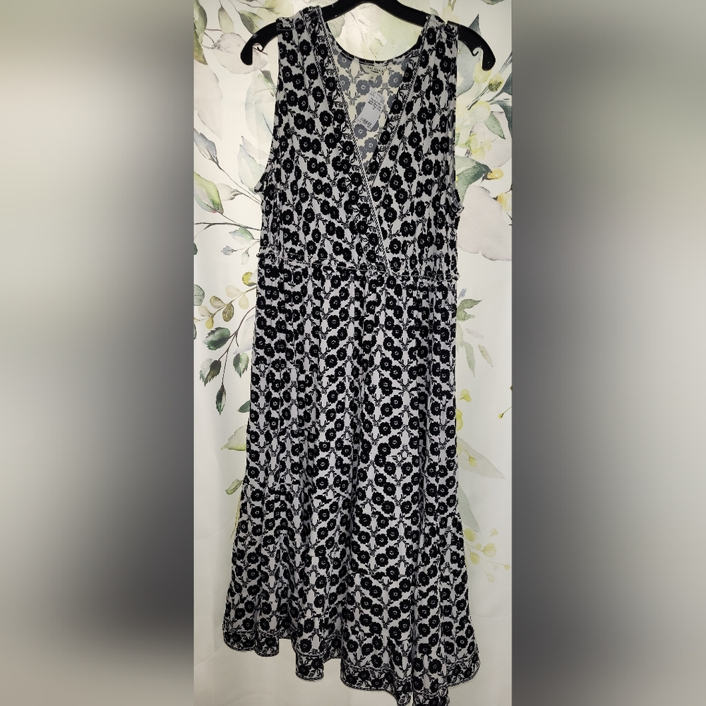 Max Studio Black and White Floral-Print Midi Dress